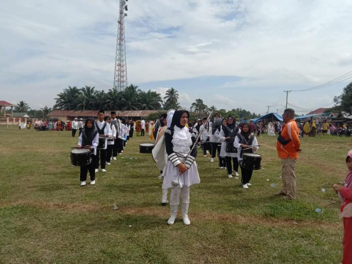 DRUM BAND MTsN 3 MERANGIN MERIAHKAN PAWAI TAâ€™ARUF MTQ TINGKAT KECAMATAN PAMENANG KE XXII TAHUN 2023