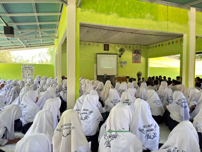 MTsN 3 Merangin Gelar Nobar G30S PKI, Siswa Antusias Belajar Sejarah