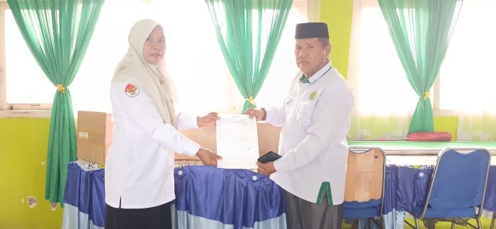 MTsN 3 Merangin Serahkan 500 Eksemplar Buku Mata Pelajaran dari Anggaran BOS 2026 MTsN 3 Merangin Serahkan 500 Eksemplar Buku Mata Pelajaran dari Anggaran BOS 2026